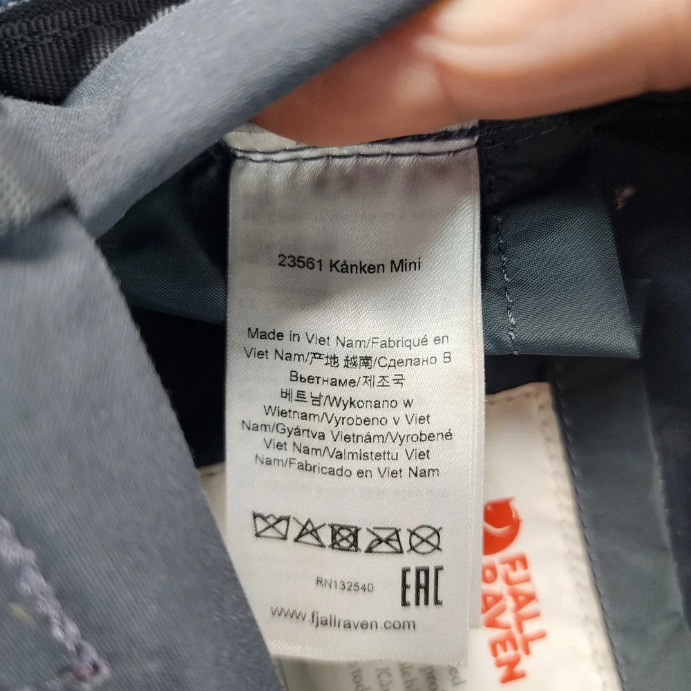 Fjallraven Kanken Mini Backpack Unisex Graphite Gray 7L Vinylon F Daypack